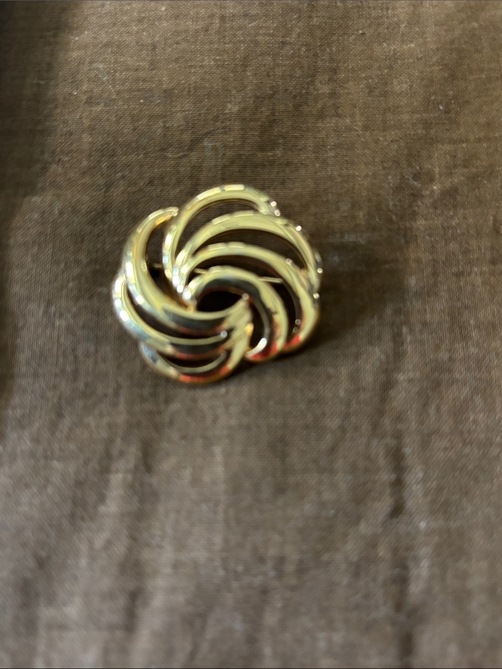 Vintage Napier Gold Swirl Button-Style Brooch Pin Elegant Women's Jewelry